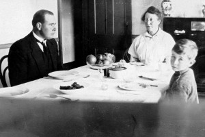 Dinner at 'Lorraine' 1922